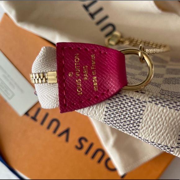 ❌SOLD❌ Louis Vuitton N60487  MINI POCHETTE WRISTLET ACCESSOIRES 2021 Christmas - Picture 4 of 9